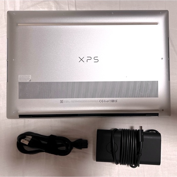 Dell XPS 15 9500 - Picture 2 of 6